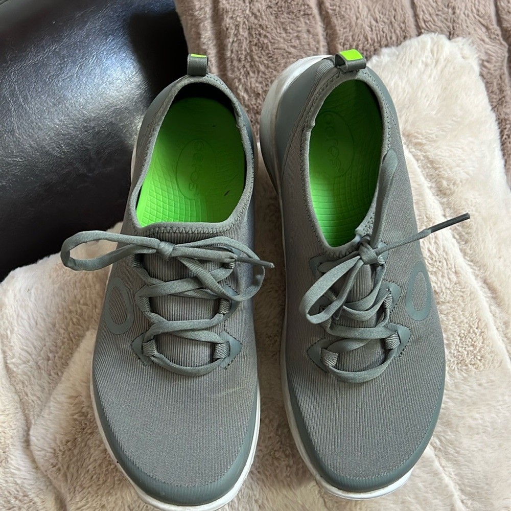 OOFOS OOMG Sport Green Athletic Shoes 9.5